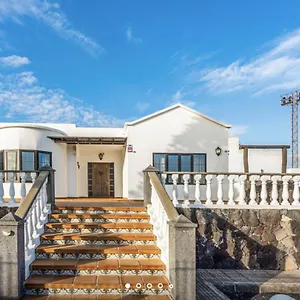 https://casa-en-san-bartolome.in-canary-islands.com